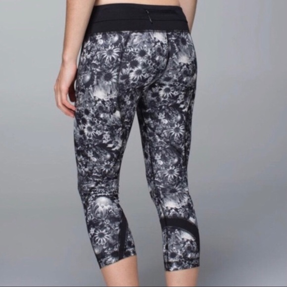 Lululemon floral cropped leggings - Picture 3 of 9